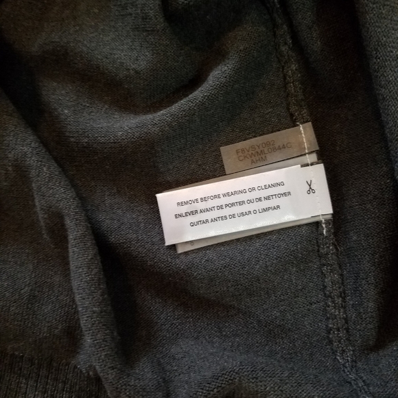 Calvin Klein sweater - Picture 5 of 9